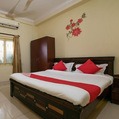 โอโย 65225 โฮเทล อาร์เค วิว Hotel ไฮเดอราบัด ภายนอก รูปภาพ