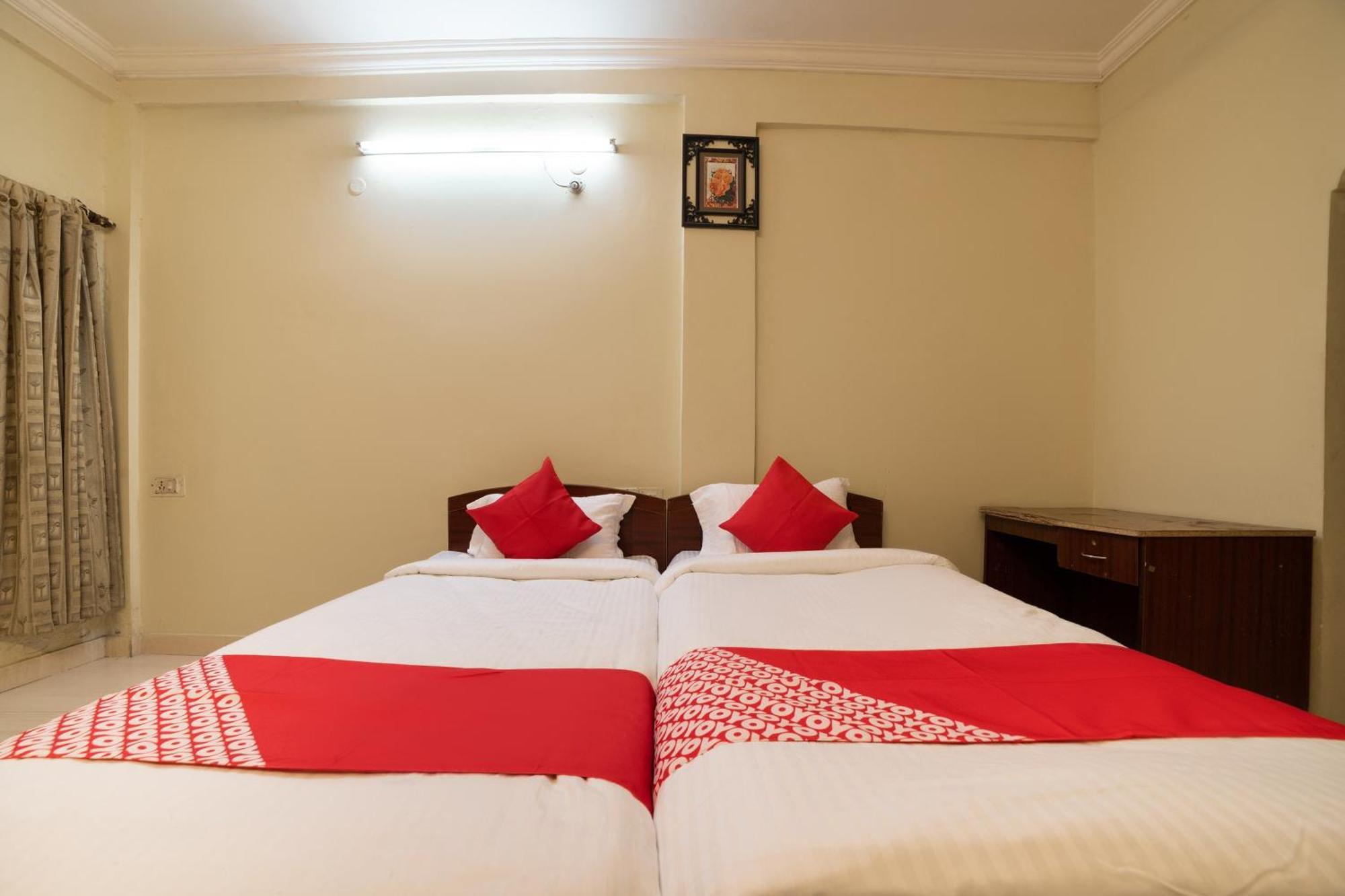 โอโย 65225 โฮเทล อาร์เค วิว Hotel ไฮเดอราบัด ภายนอก รูปภาพ