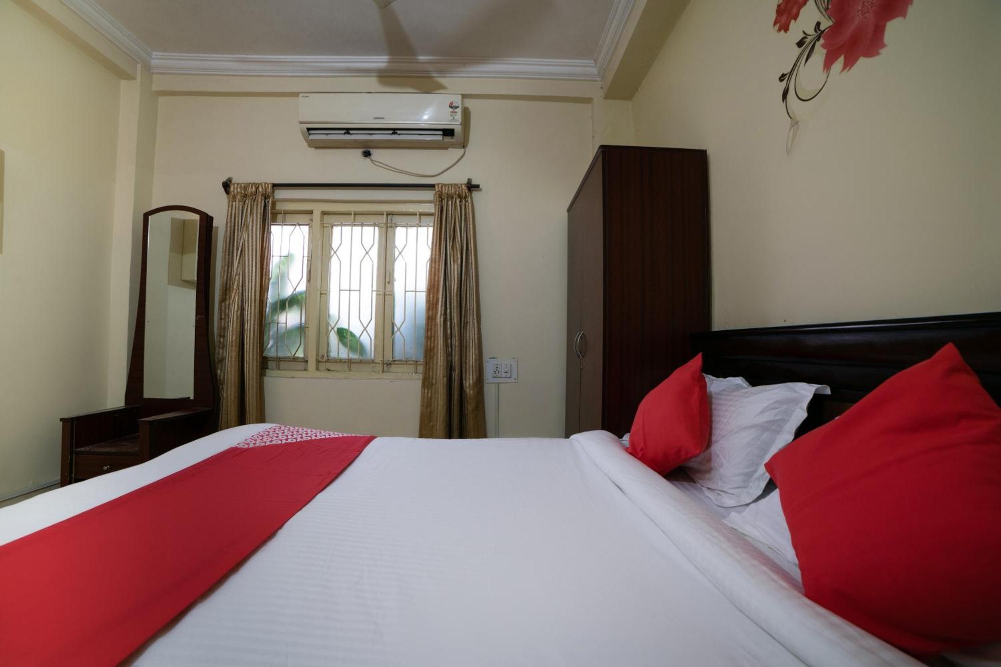 โอโย 65225 โฮเทล อาร์เค วิว Hotel ไฮเดอราบัด ภายนอก รูปภาพ